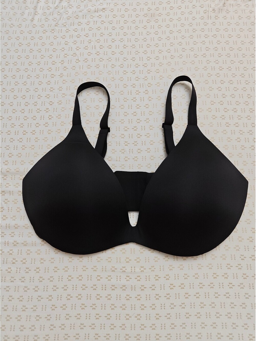 Skims 40DD black plunge neck bra